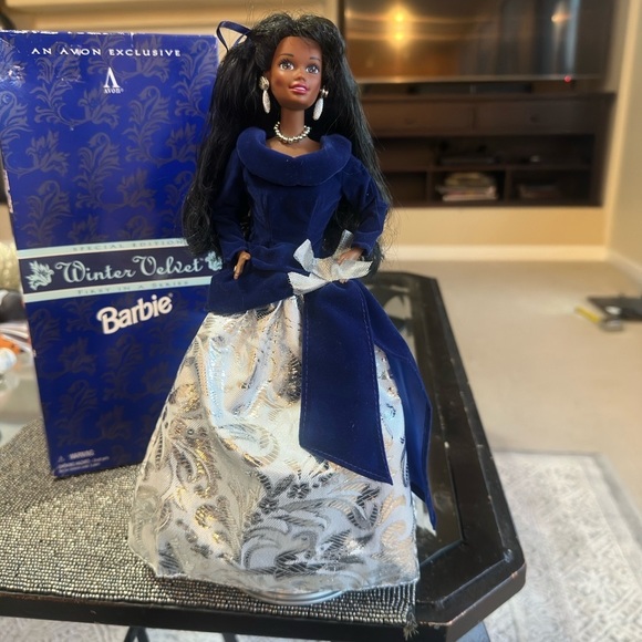 1995 Avon Exclusive African American Holiday Barbie – Winter Velvet - Picture 1 of 5